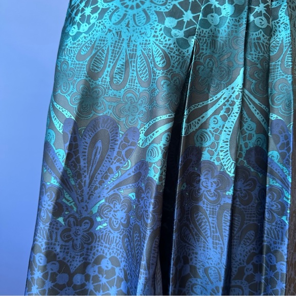 Axcess Blue Green Shiny Skirt Liz Claiborne 10 M/L Knee Length Paisley - Picture 4 of 7